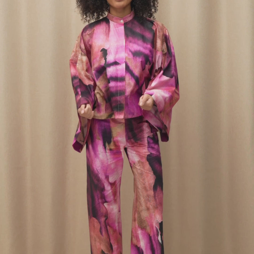 
                  
                    Charger et lire la vidéo dans la visionneuse de la galerie, Chemise kimono NADRE - Rose
                  
                